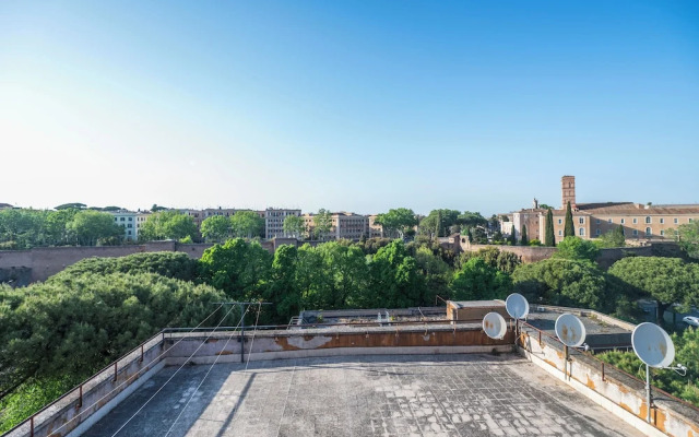 St. John Basilica Lovely Tower Apartment