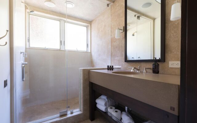 Bronson by AvantStay | Sleeps 17! On the Slopes! Squaw Valley w/Hot Tub&Fire Pit