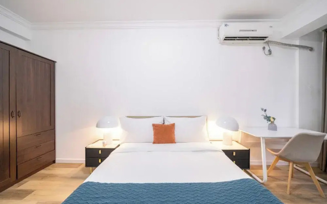 Tyms 4BR 2BA APT Riverside