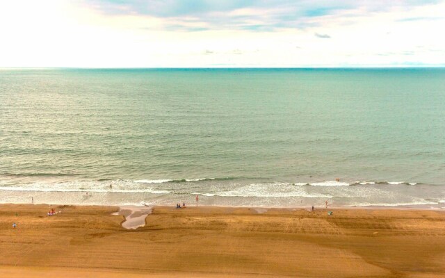 Moderno Edificio Sobre la Playa - Luxury