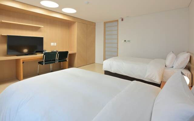 Hotel West of Canaan