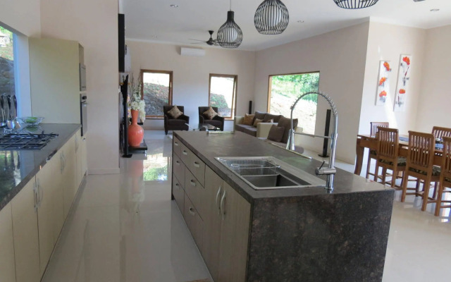 Rumah Bali Santai