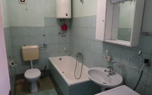 Brti - 250 m From Beach - A2 Smeđi