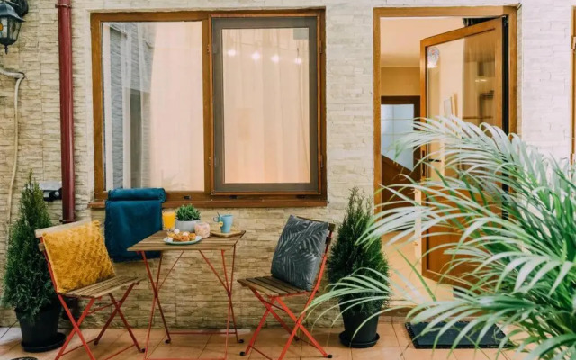 Studio with private terrace next to Cișmigiu