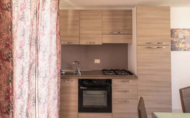 Residence con Piscina e Giardino