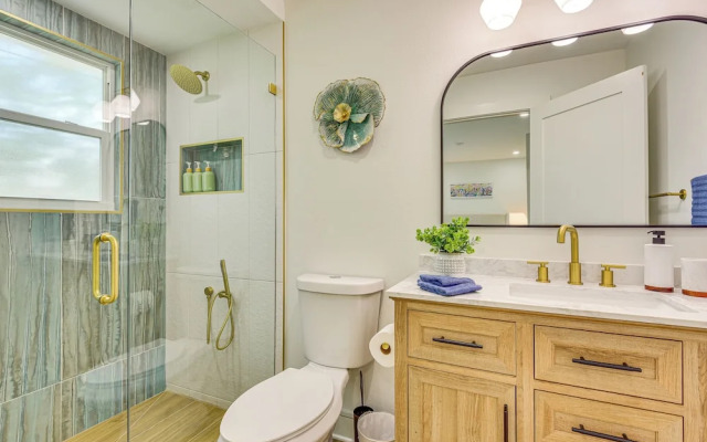 Heated Pool, Mini Golf & Cabana: Bradenton Retreat