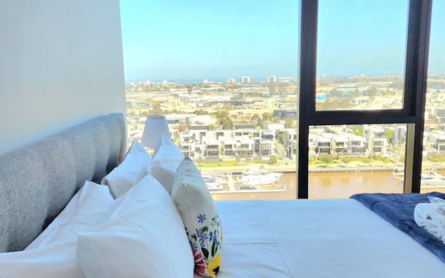 Wyndel Apartments Riverside on Collins