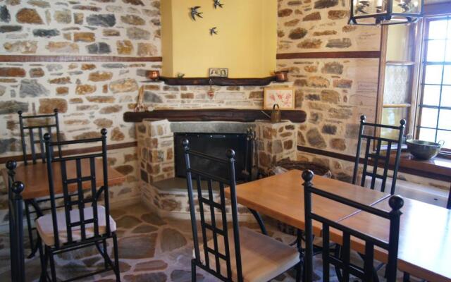 B&B Ta Xelidonakia