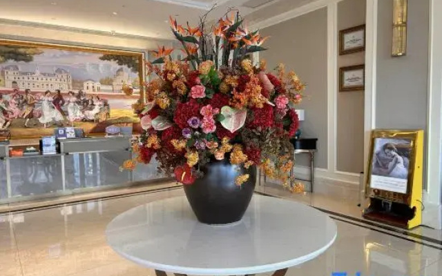 Vienna Hotel (Queshan Longshan Avenue)