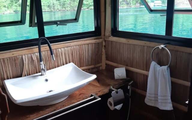 Paolyn Floating House Restaurant