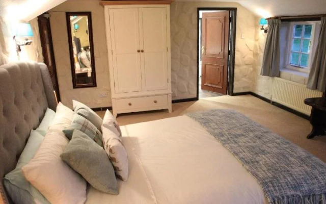 Old Church House Inn