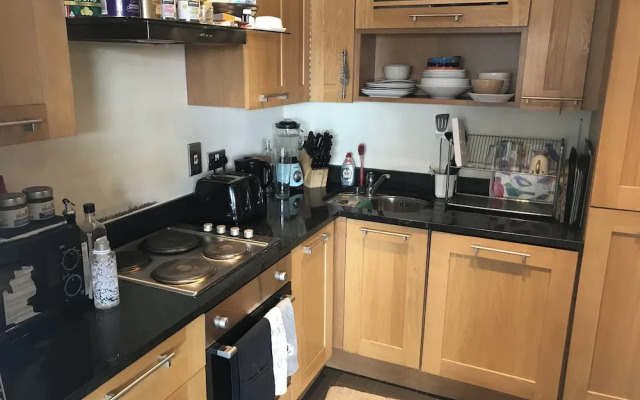 Central Dublin 2-bed Apartment -sleeps 5 & Parking