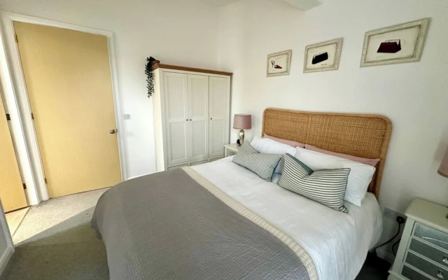 3 Bed-sleeps 6-garden-parking-pets