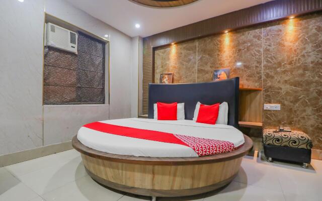 OYO 79423 Hotel Pukhraj