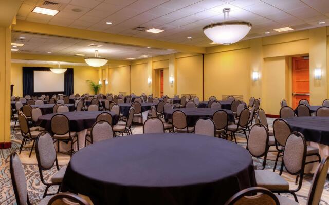 DoubleTree by Hilton Hotel Tampa Airport-Westshore