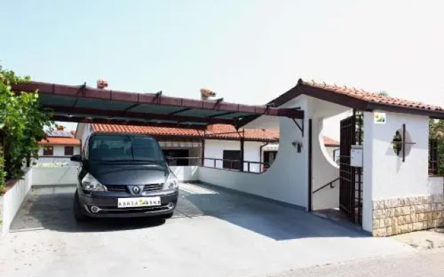 Spacious Izola Apartment SL