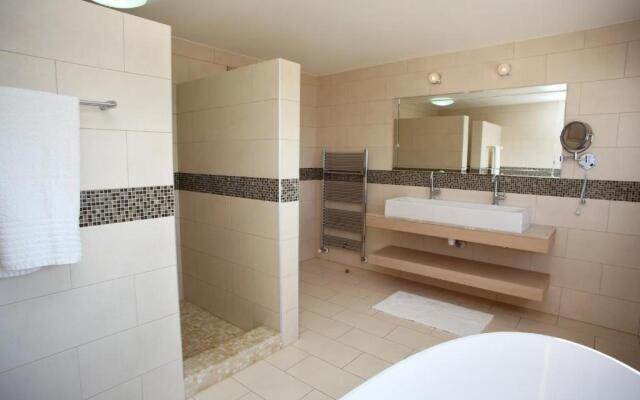 Seafront 5 Bedroom Villa Paradise in Sea Caves