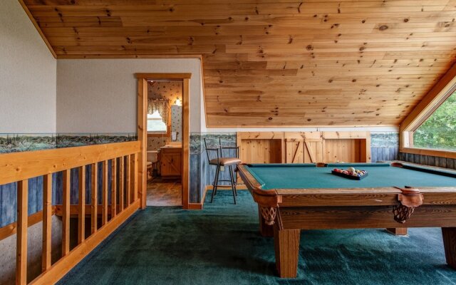 Douglas Lake Hilltop Hideaway