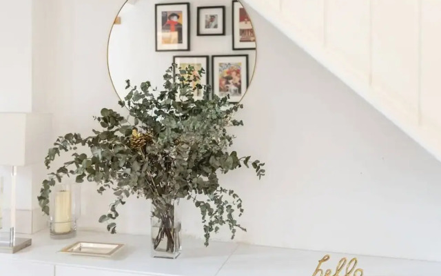 Contemporary 1 Bedroom Apartment in Hammersmith, London