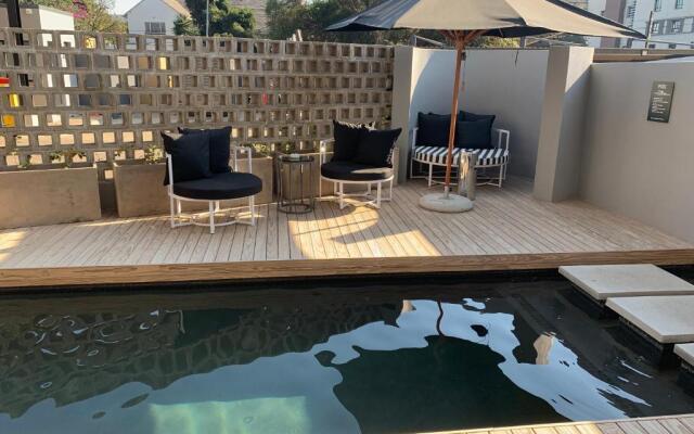 Trendy Melrose Apartment