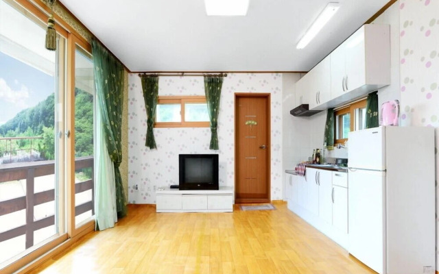 The Tree in the Lake