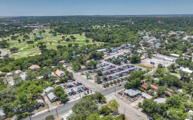 Walk to Schlitterbahn With Firepit