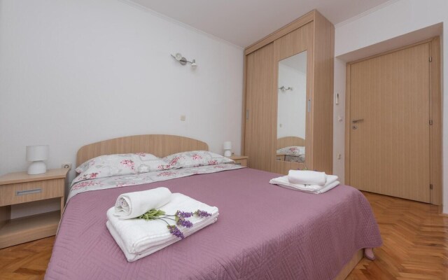 Amazing Apartment in Makarska With Wifi and 2 Bedrooms