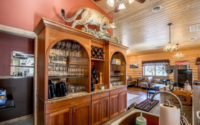 Sportsman's Lodge