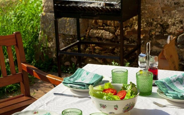 Comfortable Holiday Home in Catalonia with Swimming Pool