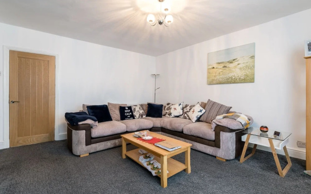 2br-sleeps5-privategarden-freeparking-pets