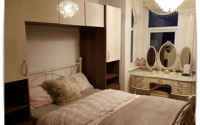 Charming Villa in Ryde - Child Friendly