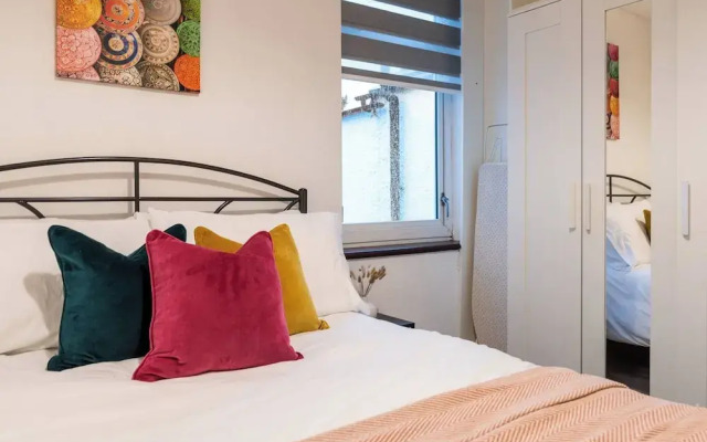 Sleek City Getaway - Walkable & Free Parking