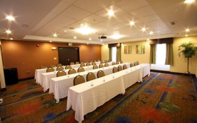 Holiday Inn Express Hotel & Suites Chicago-Algonquin by IHG