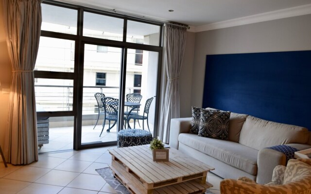 Beach House-style Apartment In City Centre