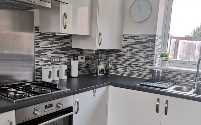 Olive and Carol's Beautiful 3-bed House in Walsall