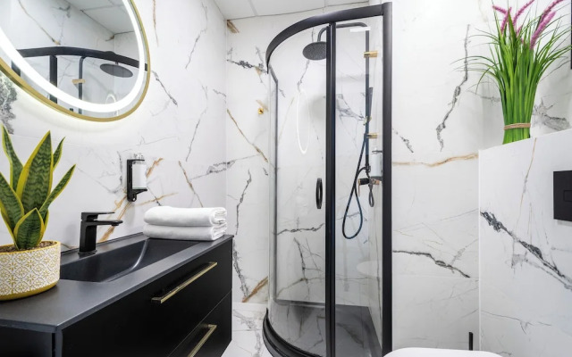 Bliska Wola Tower Sun & Snow