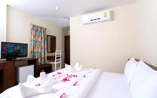Suksompong Resort