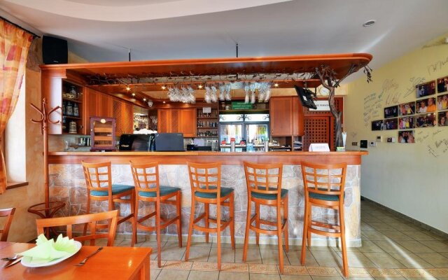 Restaurace a penzion Kamenec