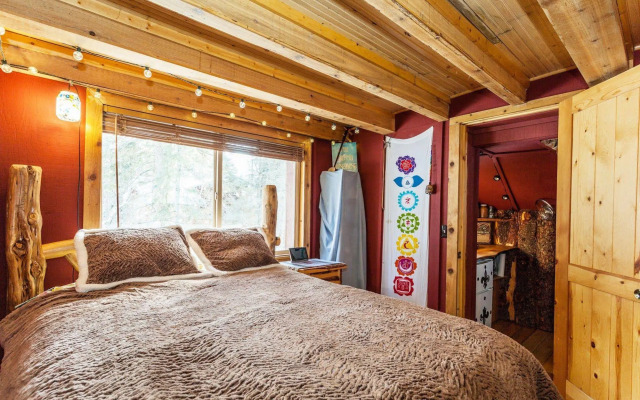 Treehouse by the Stream