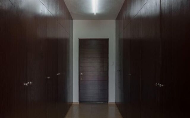 Casa Ave del Risco (Villa con río y cascada al interior)