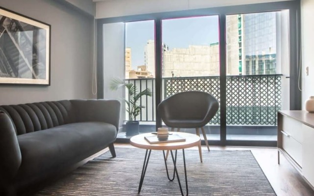 w Spotless 2BR With Balcony in Miraflores