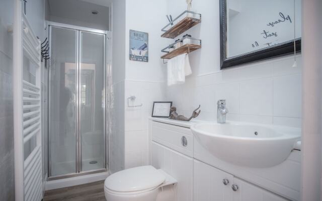 The Sand Castle - 2 Bedroom Apartment - Tenby