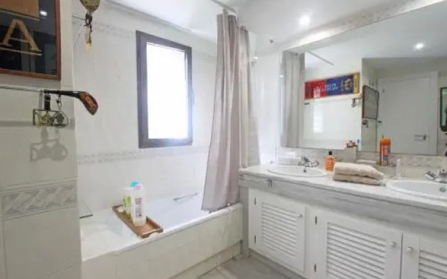 1104 First Line Beach Apartment Golden Beach Pool