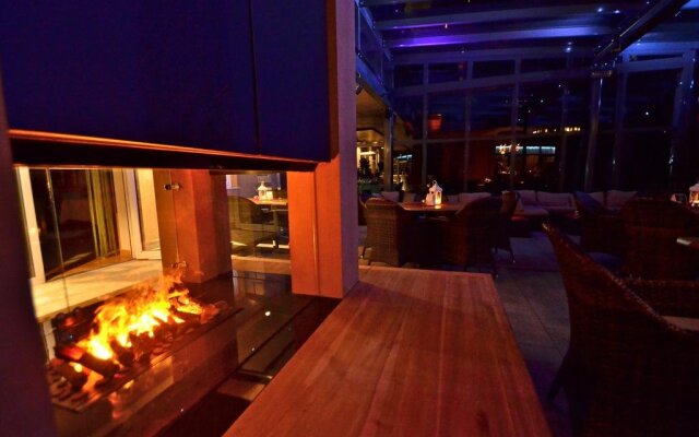 G.H. Knoll "Proellhofer" Cafe Bar Hills
