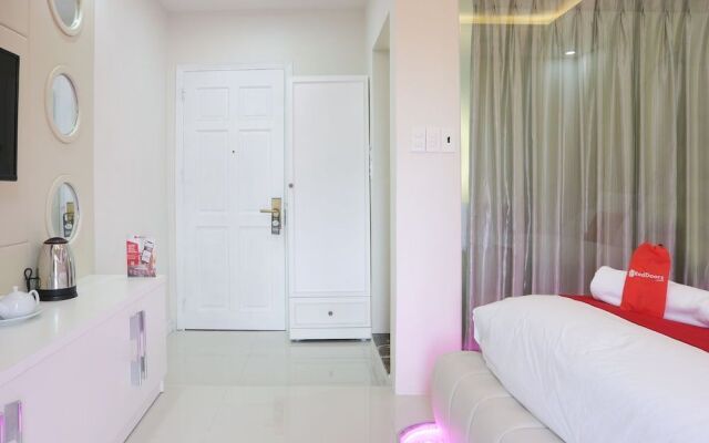 RedDoorz Premium @ Nguyen Oanh Street