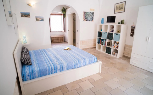 La bottega Ostuni by Typney