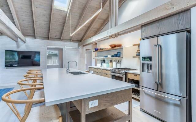 Haena Place 3 Bedroom Home by RedAwning