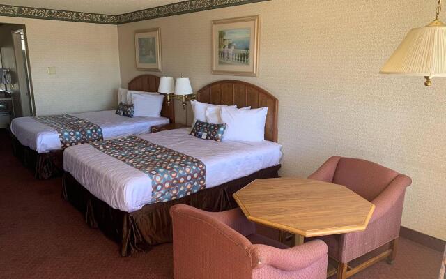 Econo Lodge Inn & Suites