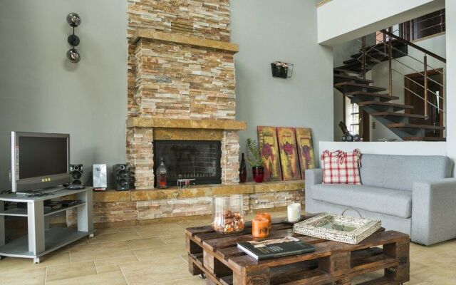 Filon Ktima Beachfront Upscale Villa