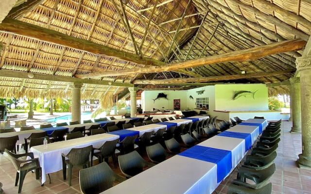 Hotel Tesoro Beach